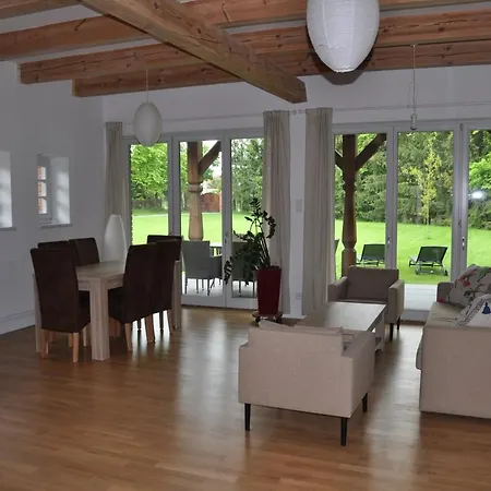 Semesterbostad Monte Carvick Nad Jeziorem Seksty Karwik