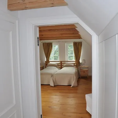 Monte Carvick Nad Jeziorem Seksty * Karwik