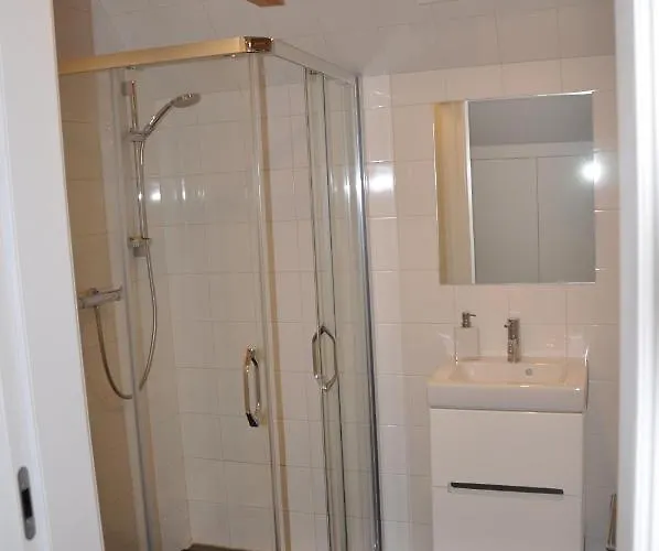 Monte Carvick Nad Jeziorem Seksty Karwik